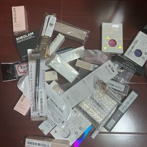 Brand new 20 of makeup / cosmetics Mixed.